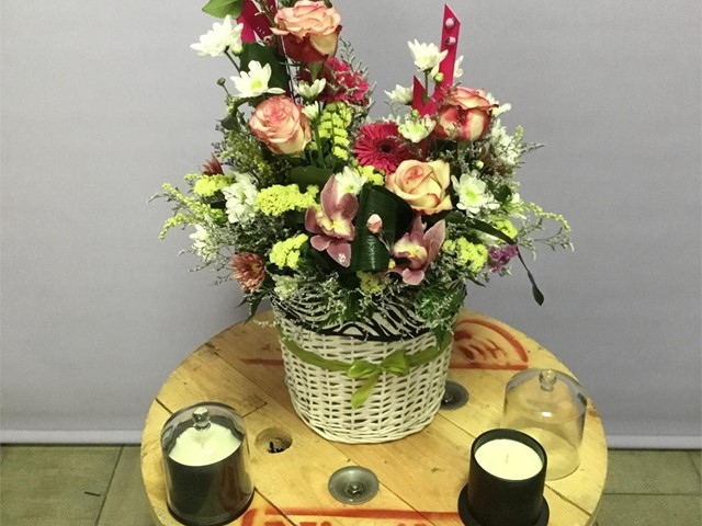 Composición Cesta y Velas